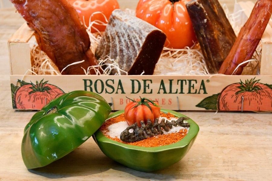 Tomates Rosa de Altea con embutido