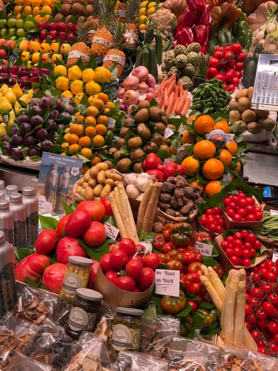 Puesto de fruta y verdura de temporada