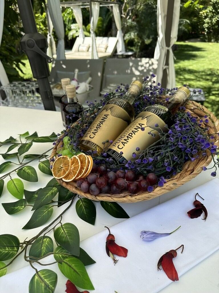 Cesta de aceite y frutos para regalo de evento