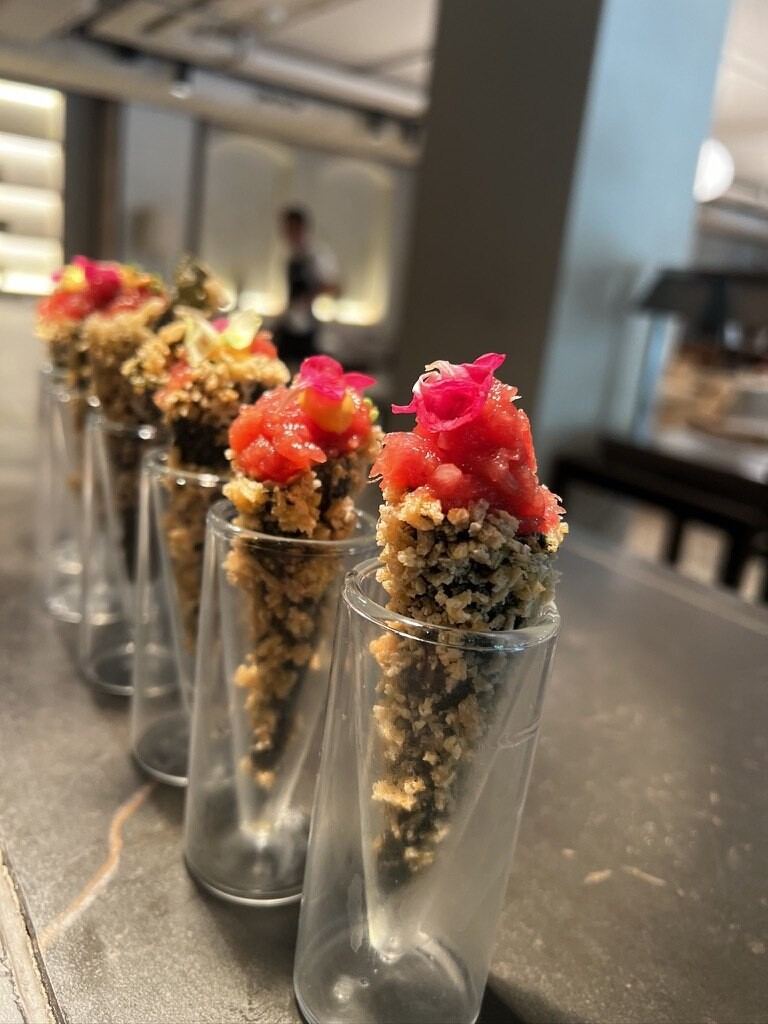 Copas con aperitivo de fresa y granola